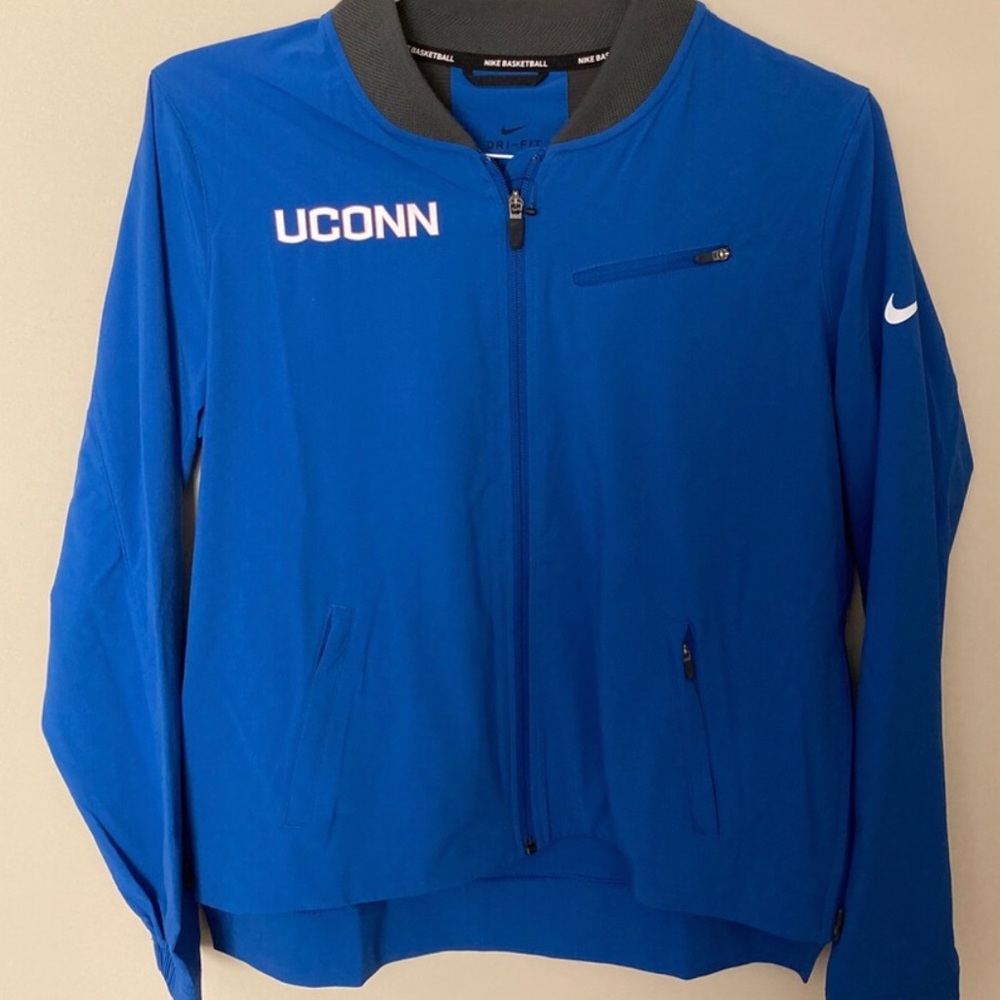 🏀NIKE UCONN Women’s Basketball Jacket - NWT